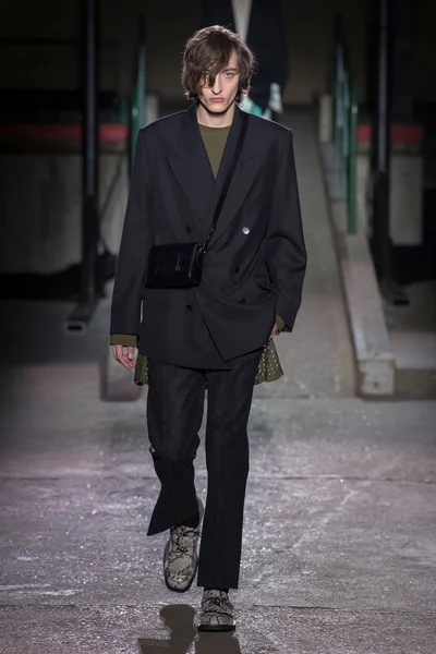 Look 37